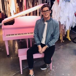 Meet your Posher, Cory